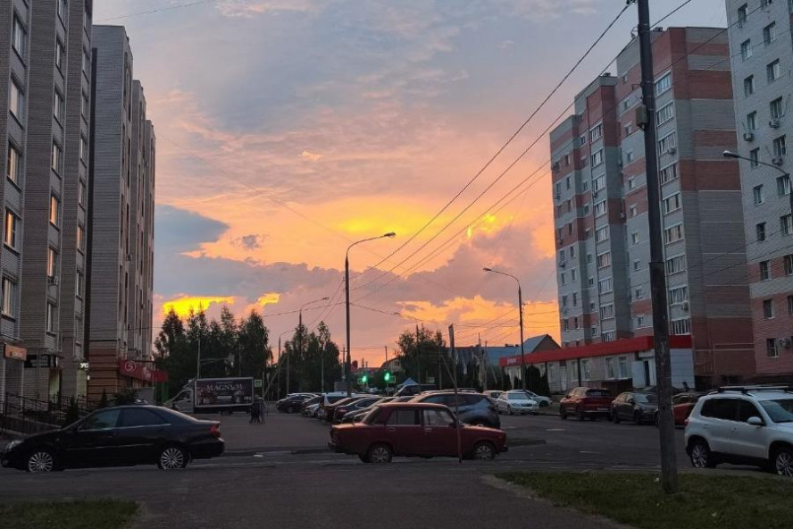 Ночной обзор: трое пострадавших при атаке БПЛА на склады WB под Петербургом, рейд "Мотоциклист" в Тамбовской области, санкции ЕС против четырех аэропортов России 
