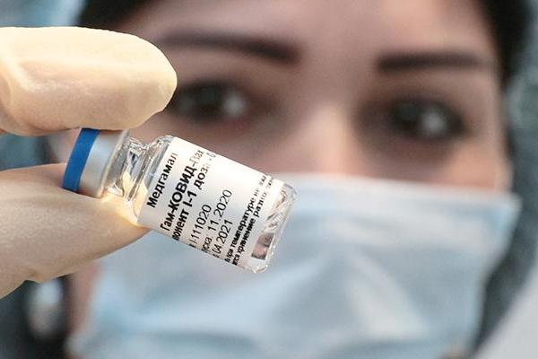 Российские вакцины эффективно борются с новыми штаммами коронавируса