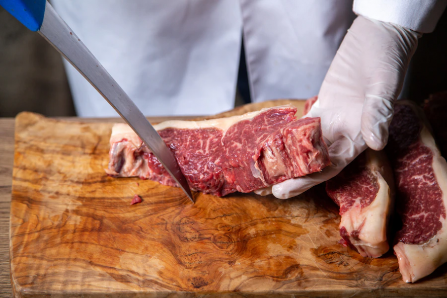 На центральном рынке Тамбова выявили нарушения при продаже мясной продукции