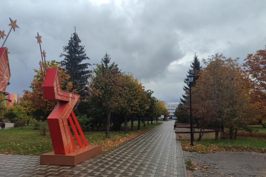 Итоги дня: наказание чиновников за срыв сроков дорожного ремонта, увеличение возраста для выплат многодетным, закупка 50 новых автомобилей скорой помощи