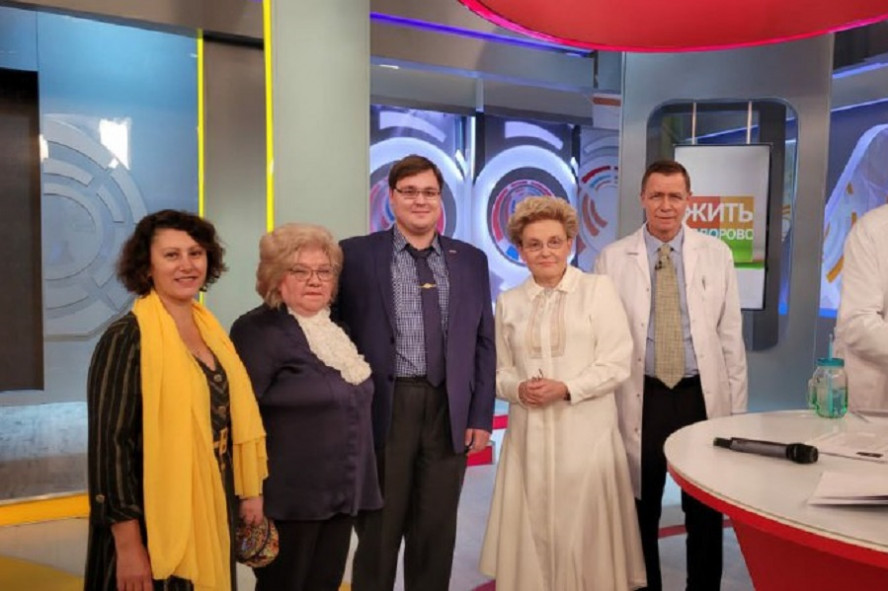 Вязальщица из Рассказово стала участницей программы "Жить здорово!" на Первом канале