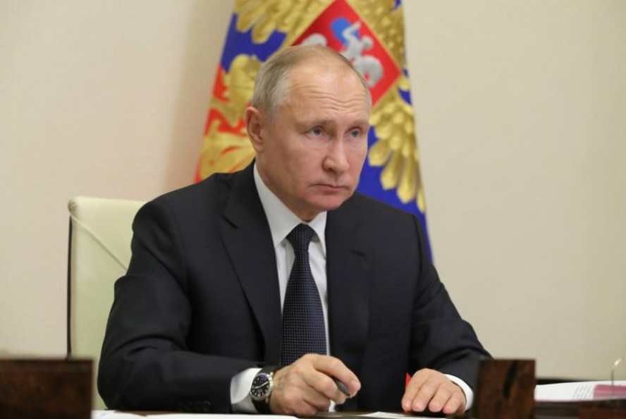 Владимир Путин подписал законы об увеличении МРОТ и размера выплат к пенсии по старости
