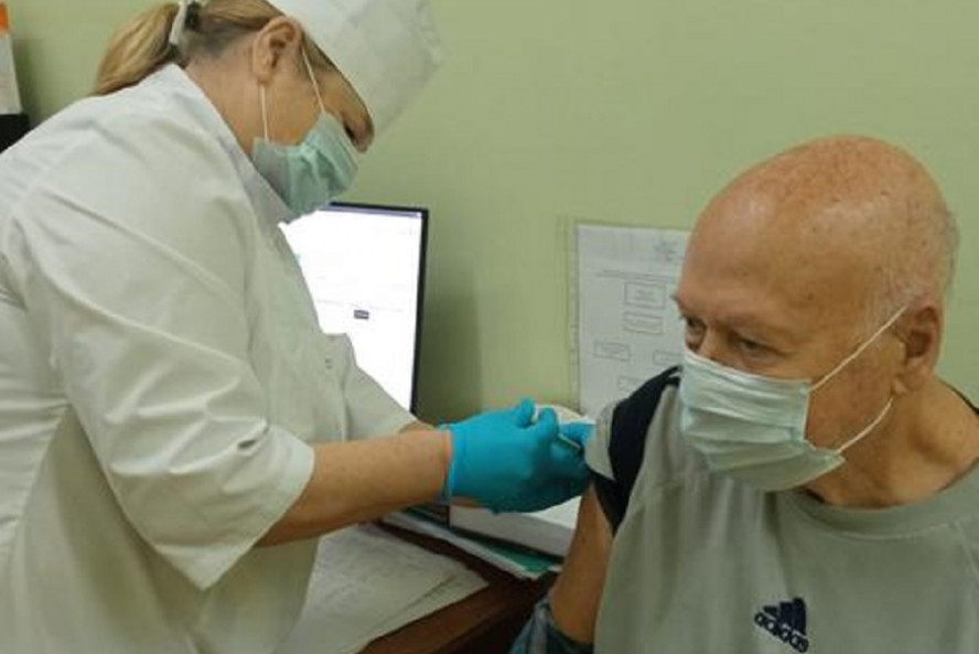 Областной госпиталь для ветеранов войн получил партию вакцины от коронавируса