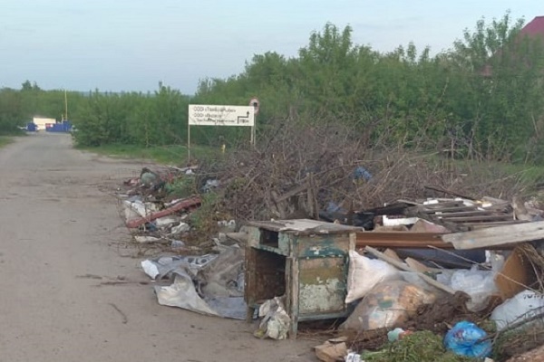 В селе Покрово-Пригородное образовалась свалка мусора