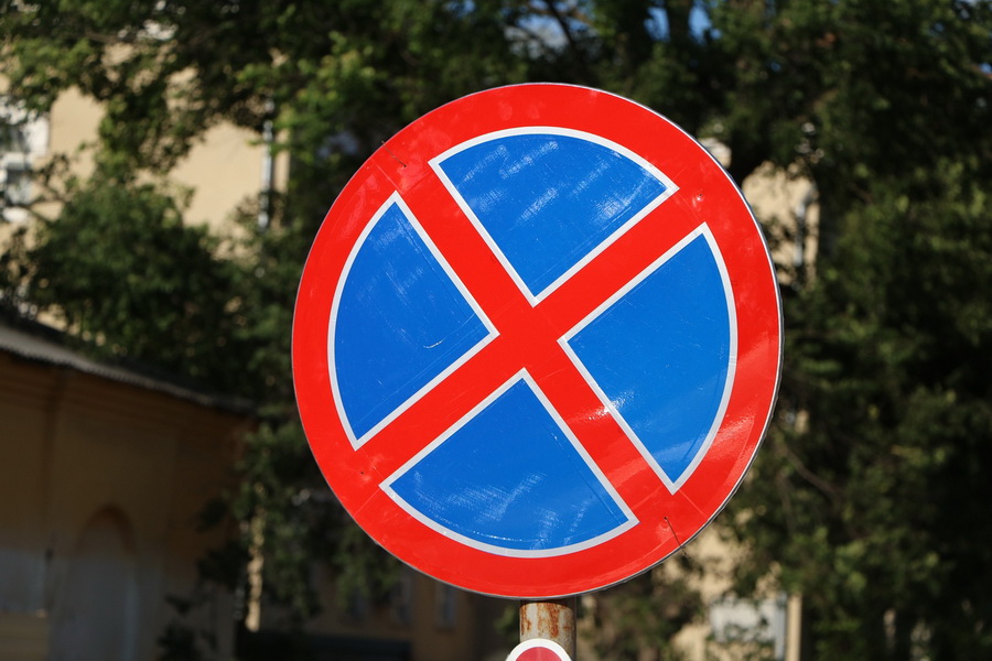 19 июня возле драмтеатра запретят остановку и стоянку транспорта