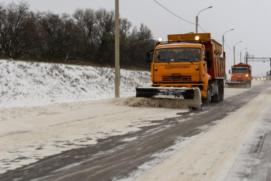 В Тамбовской области к уборке федеральных трасс от снега подготовили 155 спецмашин