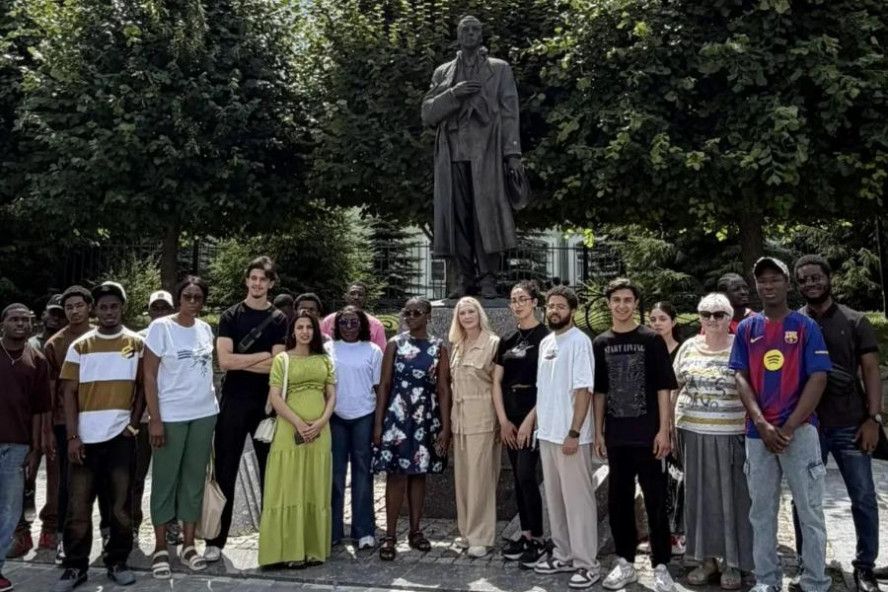 Иностранные студенты ТГТУ совершили экскурсию по памятникам Тамбова