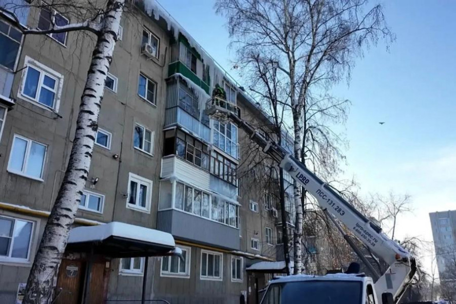 В Тамбовской области 11 управляющим компаниям грозят штрафы за сосульки на крышах многоэтажек
