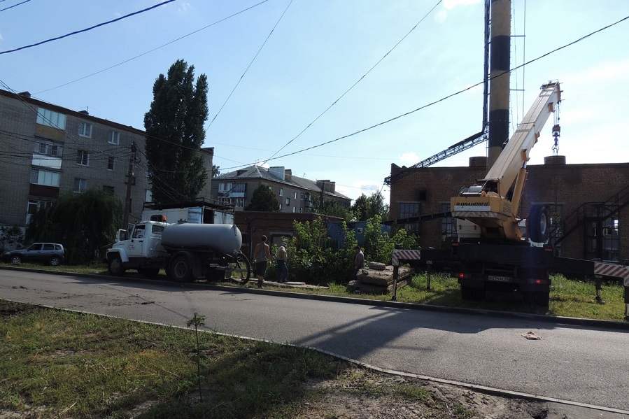 В Тамбове пятый день устраняют коммунальную аварию на Островитянова