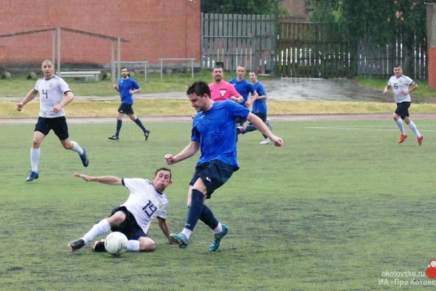 Летний чемпионат по футболу Тамбовской области стартовал на центральном стадионе Котовска