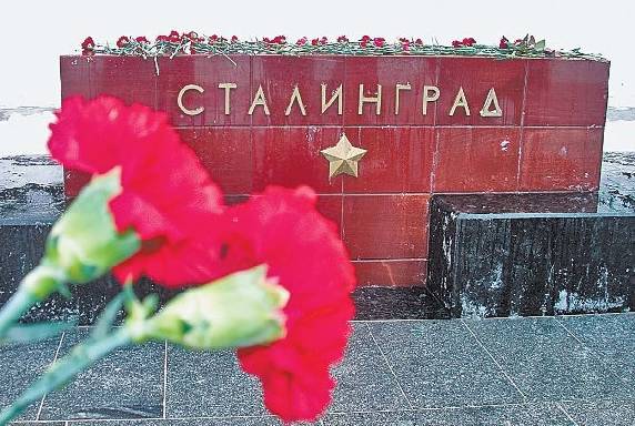 Александр Никитин и Евгений Матушкин поздравляют с годовщиной победы в Сталинградской битве