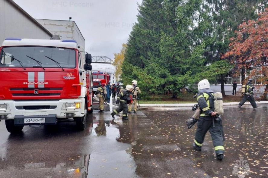 Спасатели отработали в Тамбове по повышенному рангу пожара