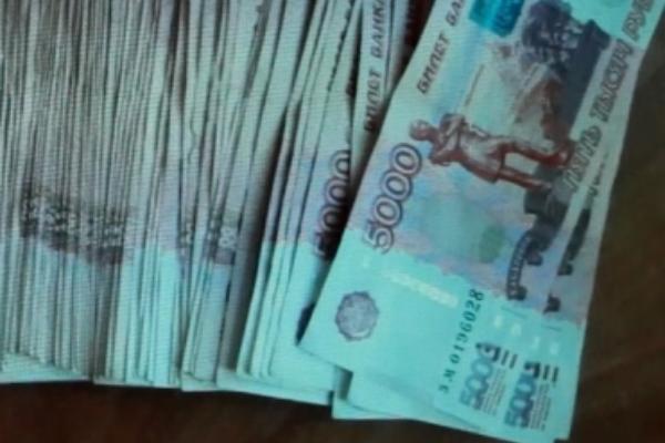 В Рассказове мужчина украл у приятеля 60 тысяч рублей во время застолья