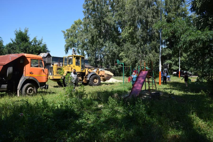 В Тамбове продолжают благоустраивать детские площадки
