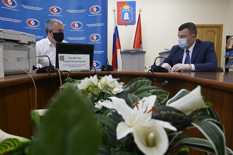 Александр Никитин подал документы в облизбирком для выдвижения кандидатом на губернаторские выборы