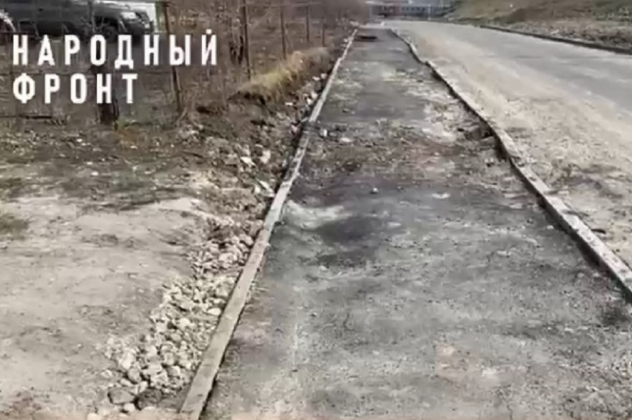 В Тамбове на Лермонтовской рассыпался новый тротуар, сделанный 4 месяца назад