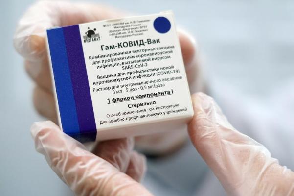 Минздрав одобрил применение вакцины "Спутник V" для пенсионеров