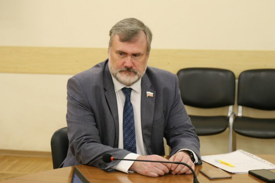 Павел Плотников представил документы о выдвижении в Госдуму