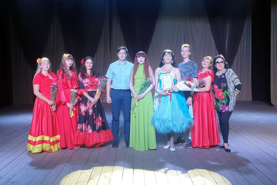 Народный ансамбль "В Мире Танца" отметил свой юбилей двухчасовым концертом