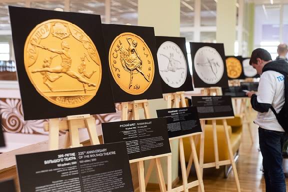 В Тамбове впервые открылась фотовыставка монет 
