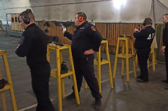 В Тамбове прошли соревнования по стрельбе из пистолета Макарова среди сотрудников полиции