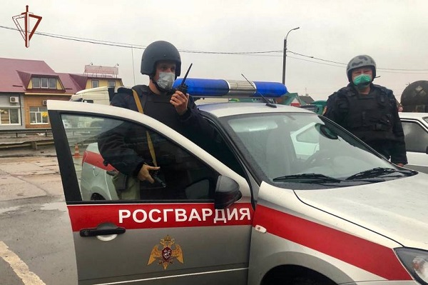 В Рассказово житель Московской области разбил двери гостиницы и стёкла автомобиля