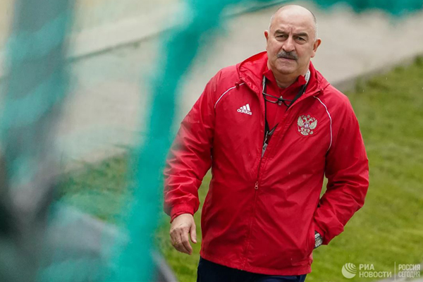 Главный тренер сборной России по футболу отправлен в отставку 