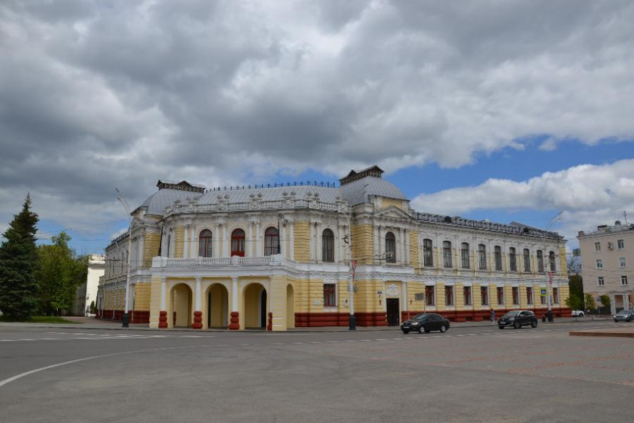 На площади Ленина 4 сентября запретят остановку и стоянку автомобилей