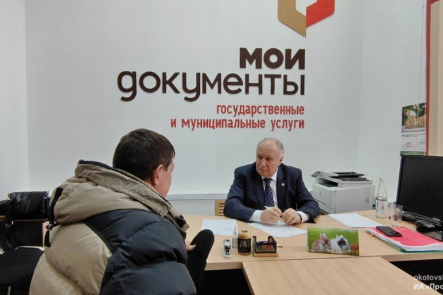 Глава Котовска Алексей Плахотников провел прием граждан в городском многофункциональном центре