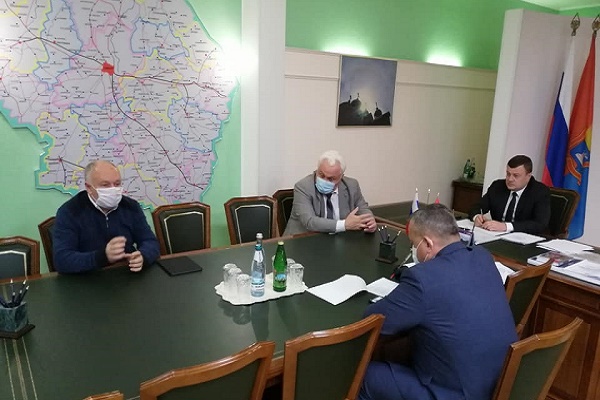 Губернатор Александр Никитин встретился с главами районов и городов области
