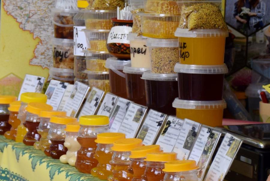 В парке культуры и отдыха заработала ярмарка мёда