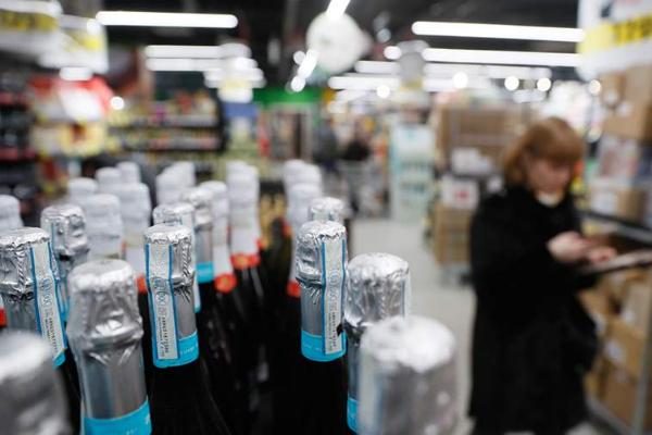 Госдума приняла закон о штрафах за немаркированные алкоголь и табак
