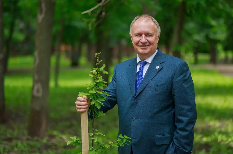 Сегодня глава города Котовска Алексей Плахотников отмечает день рождения