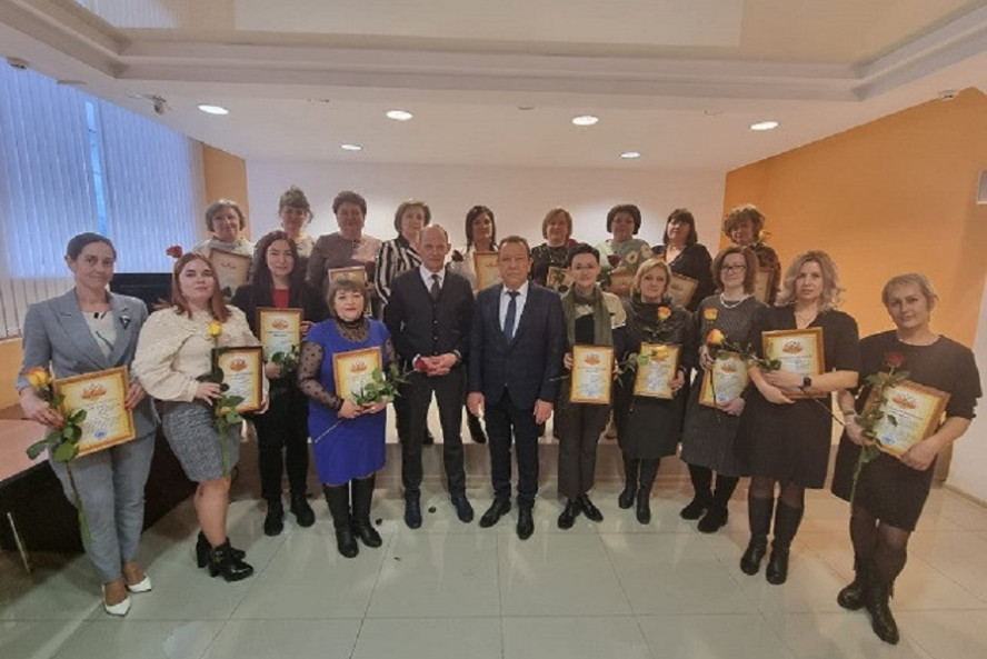 Вернувшихся из командировки на Донбасс женщин-медиков поздравили с 8 Марта