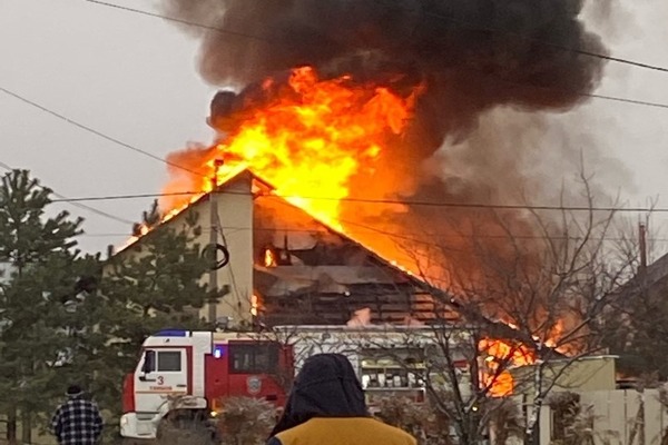  В Тамбове в микрорайоне "Радужный" загорелся жилой дом