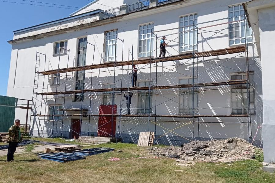 В ДК "Знамя труда" приступили к ремонту фасада и кровли