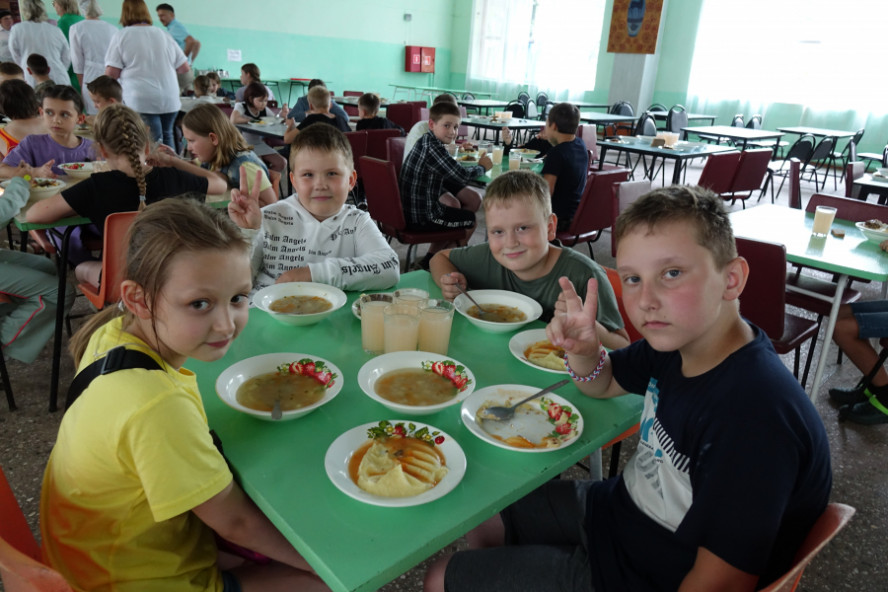 В лагере "Спутник" провели проверку после того, как несколько детей оказались в больнице