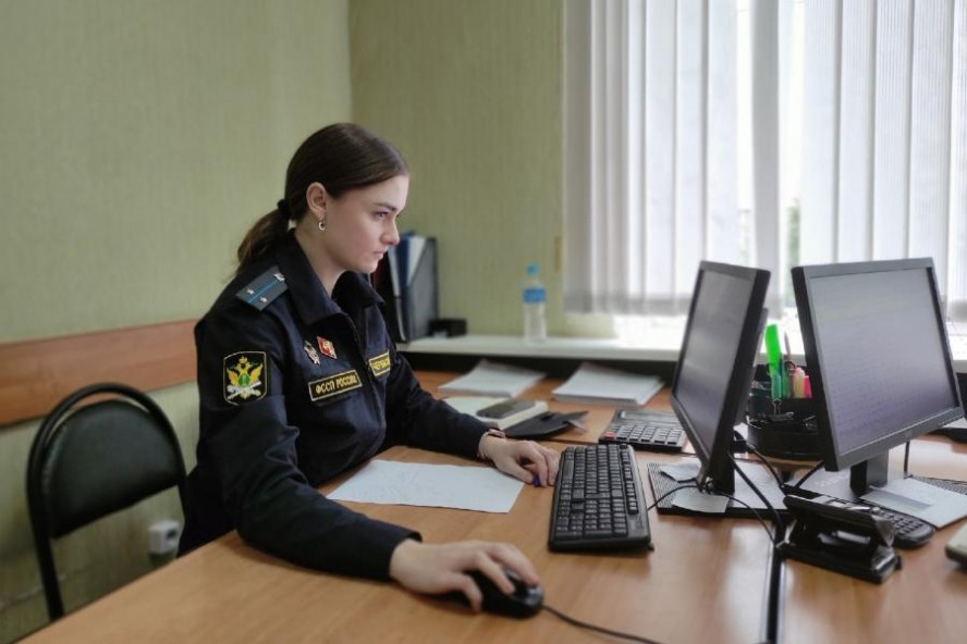 Жительнице Первомайского района пришлось заплатить более 300 тысяч рублей, чтобы вернуть в семью маленьких детей