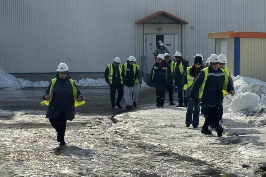 В Первомайском округе из здания завода эвакуировали персонал