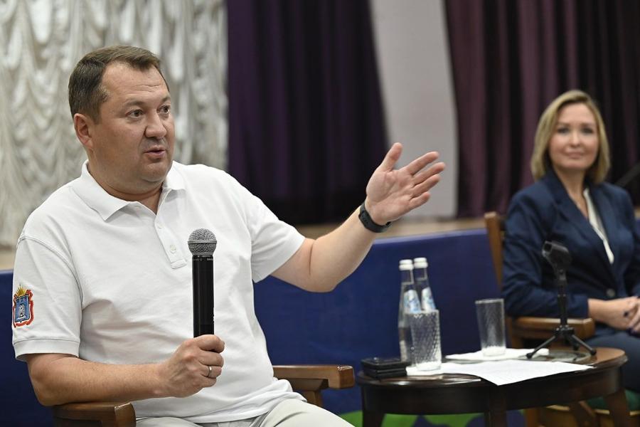 Максим Егоров рассказал жителям Строителя, как будет решаться проблема водоснабжения посёлка