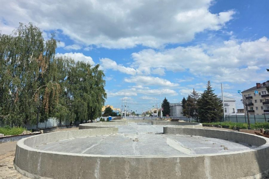 В Тамбове продолжается реконструкция фонтана на Привокзальной площади