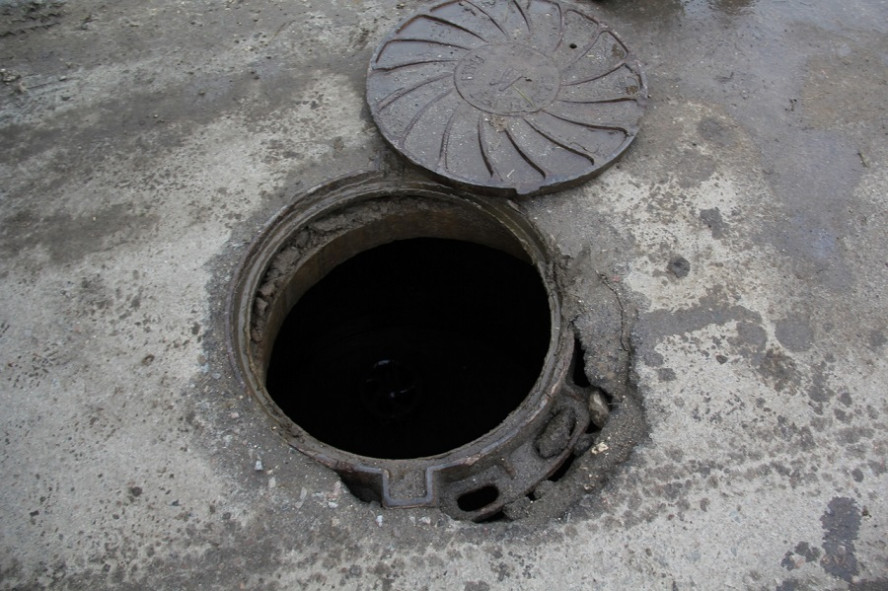 В Тамбове ремонтируют водопроводные и канализационные колодцы