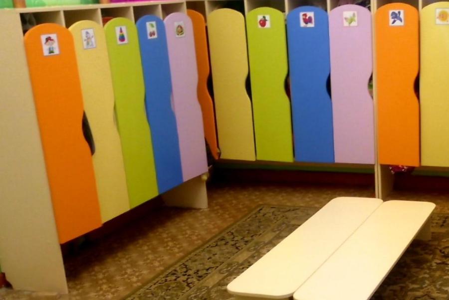 Заведующей детским садом, где на 2-летнего ребёнка упал шкаф, вынесен приговор