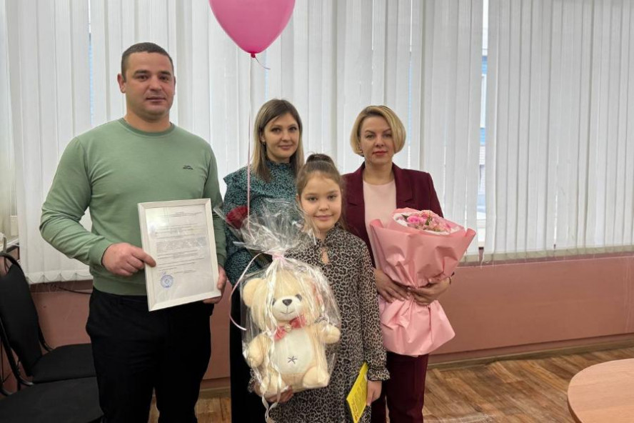 В Рассказово молодой семье вручили свидетельство на улучшение жилищных условий