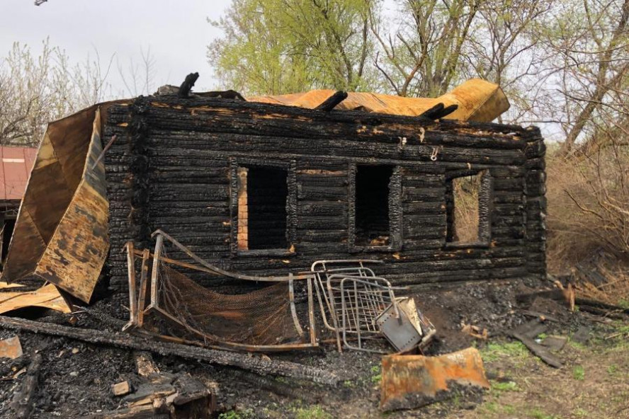 Тамбовчанка устроила пожар в доме отца после растопки неисправной печи