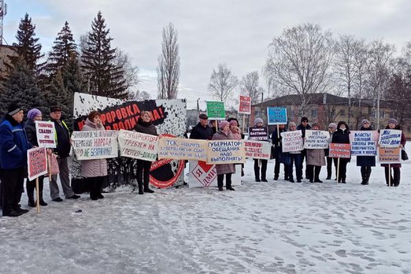 Жители Дмитриевки просят власть перейти к реальным действиям