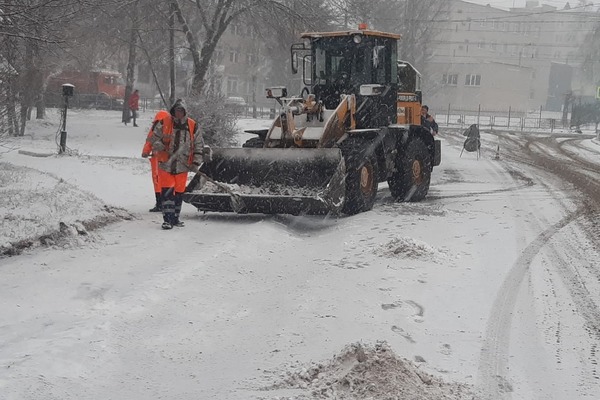 Максим Егоров поручил главам муниципалитетов взять на особый контроль ситуацию с уборкой дорог от снега
