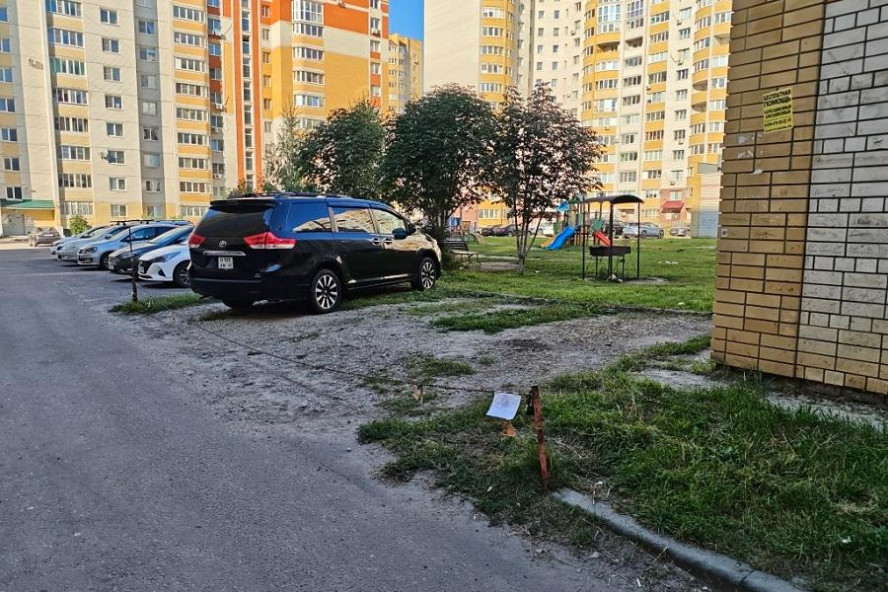 В Тамбове требуют убрать заградительную цепь на улице Ореховой
