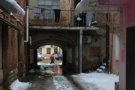 В Тамбове на улице Носовской подвалы домов заливает водой