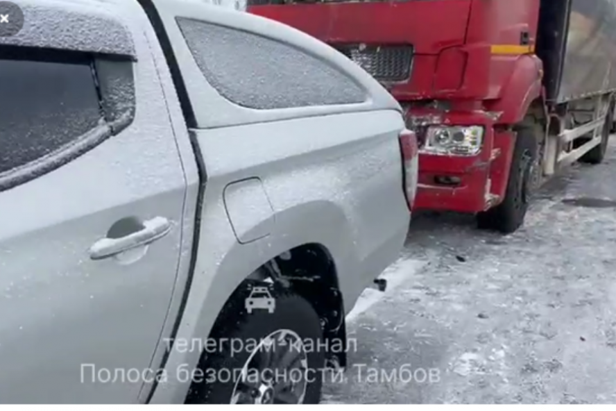 На трассе в Тамбовской области произошло массовое ДТП: есть пострадавший